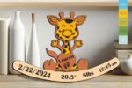 Placa de anúncio de nascimento com girafa em formato SVG